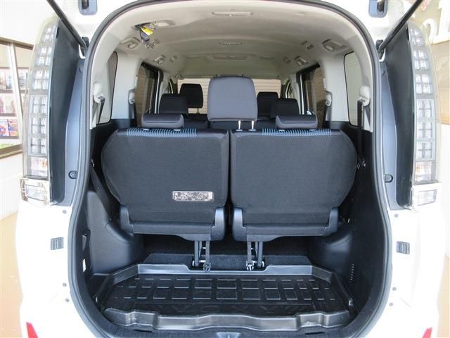 TOYOTA VOXY 2015 Image 31