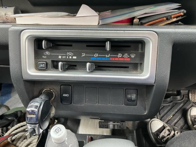 DAIHATSU HIJET TRUCK 4WD 2017 Image 31