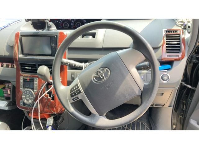 TOYOTA VOXY 2008 Image 31