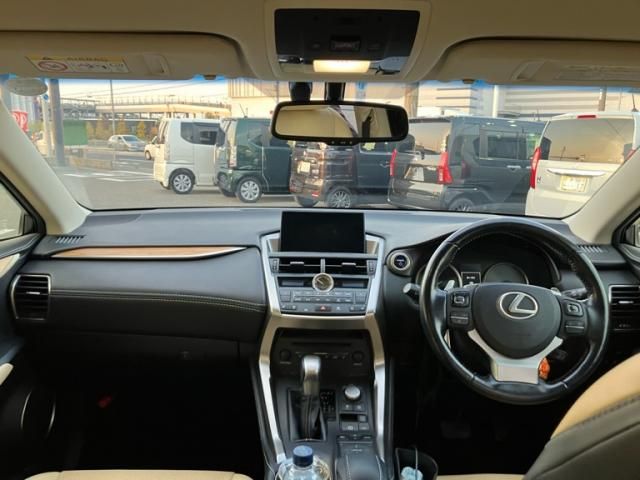 TOYOTA LEXUS NX300H 2015 Image 31