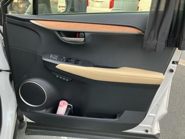 TOYOTA LEXUS NX300H 2015 Image 31