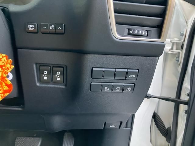 TOYOTA LEXUS NX300H 2015 Image 31