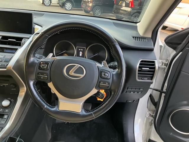 TOYOTA LEXUS NX300H 2015 Image 31