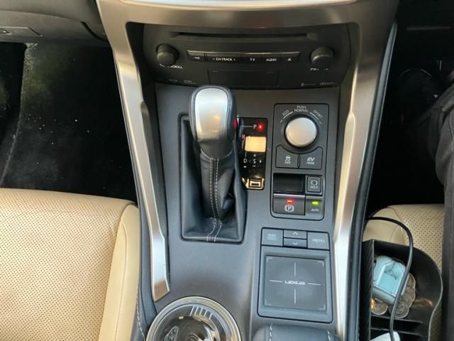 TOYOTA LEXUS NX300H 2015 Image 31