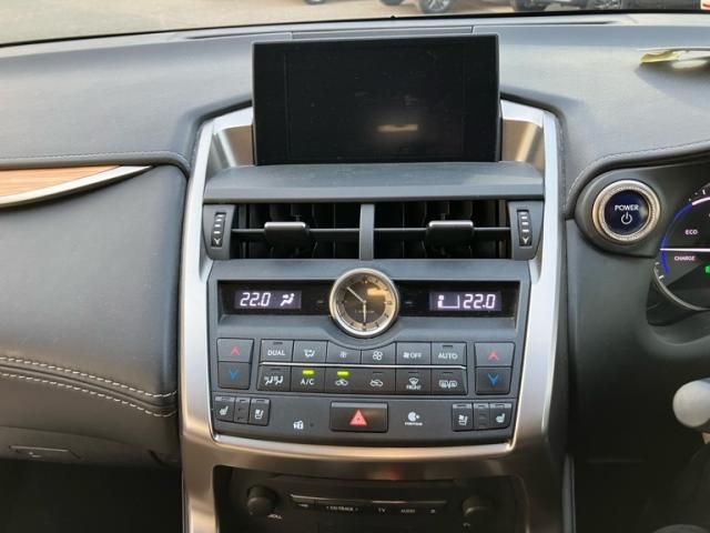 TOYOTA LEXUS NX300H 2015 Image 31