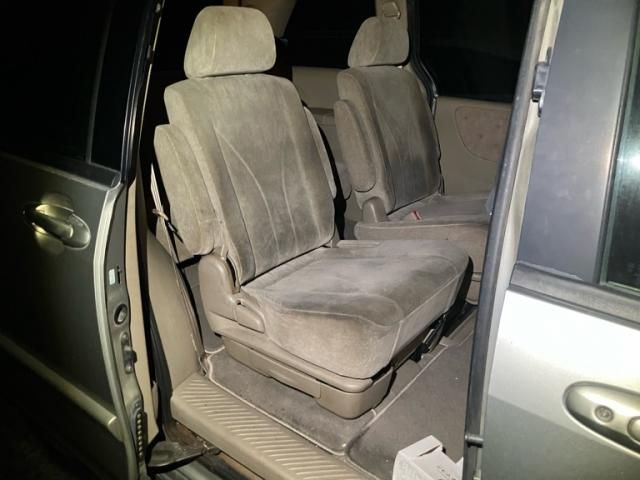 MAZDA MPV 2001 Image 31