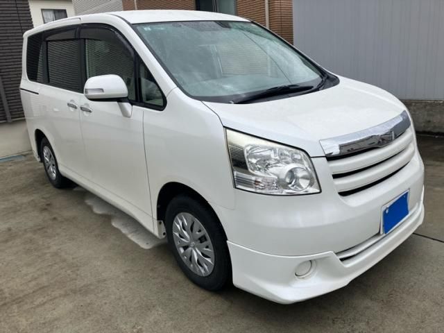 TOYOTA NOAH 2009 Image 31
