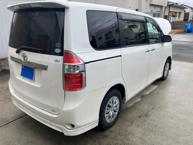 TOYOTA NOAH 2009 Image 31