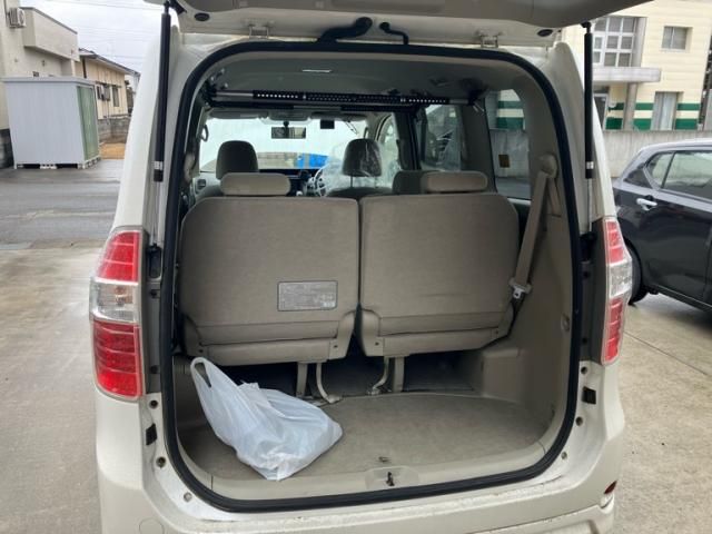 TOYOTA NOAH 2009 Image 31