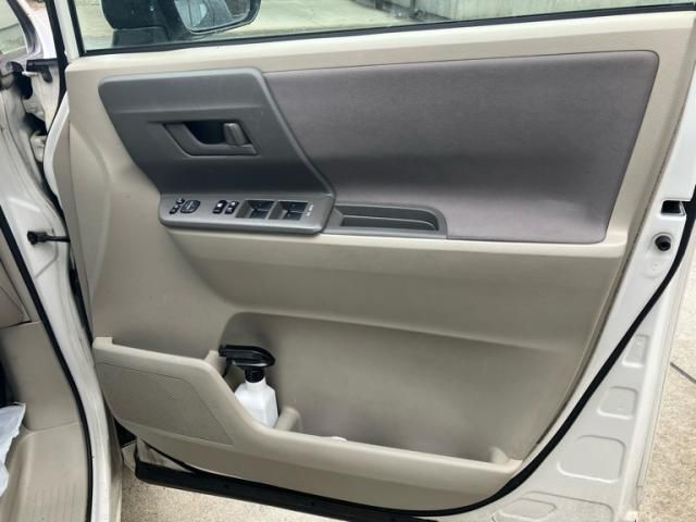 TOYOTA NOAH 2009 Image 31