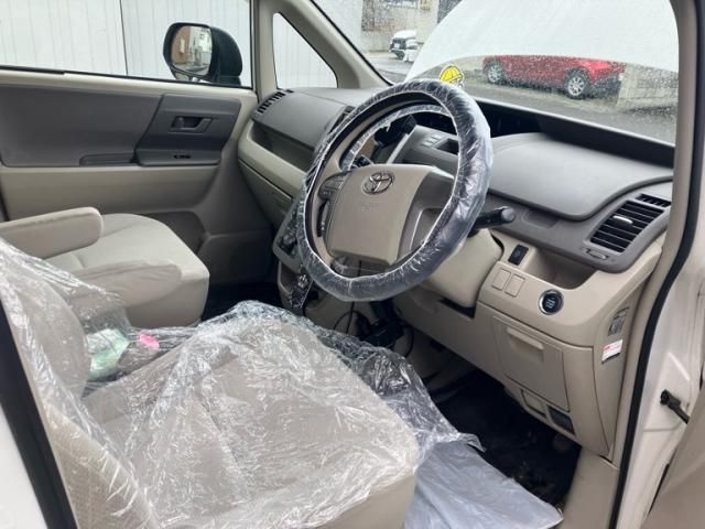 TOYOTA NOAH 2009 Image 31