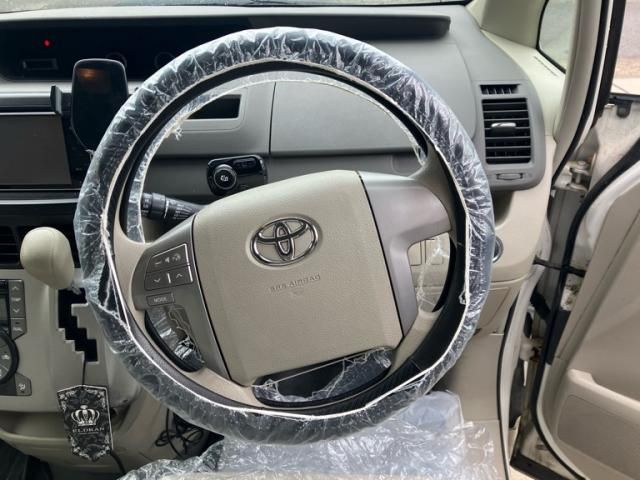 TOYOTA NOAH 2009 Image 31