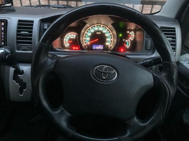 TOYOTA REGIUSACE VAN 2WD 2012 Image 31