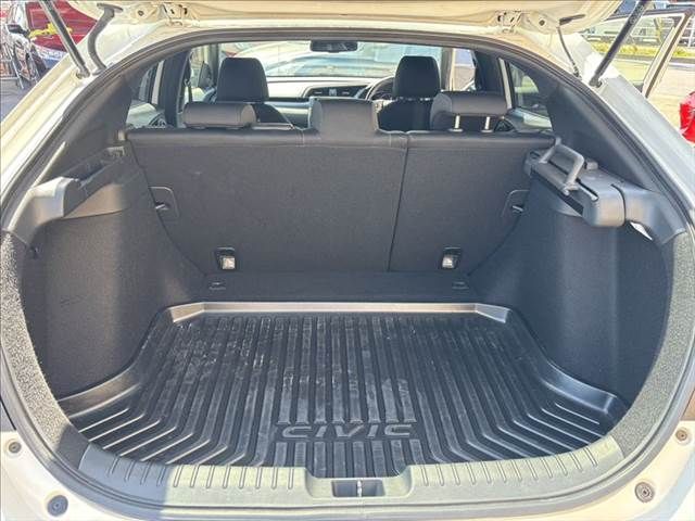 HONDA CIVIC HATCHBACK 2019 Image 31