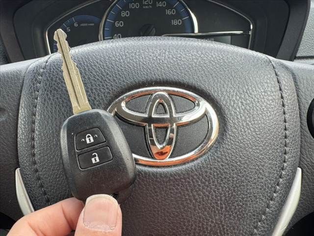 TOYOTA COROLLA AXIO 2015 Image 31