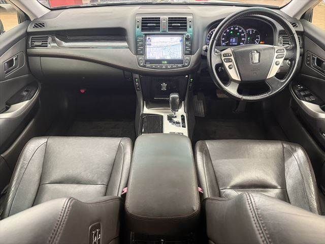 TOYOTA CROWN SEDAN 2011 Image 31