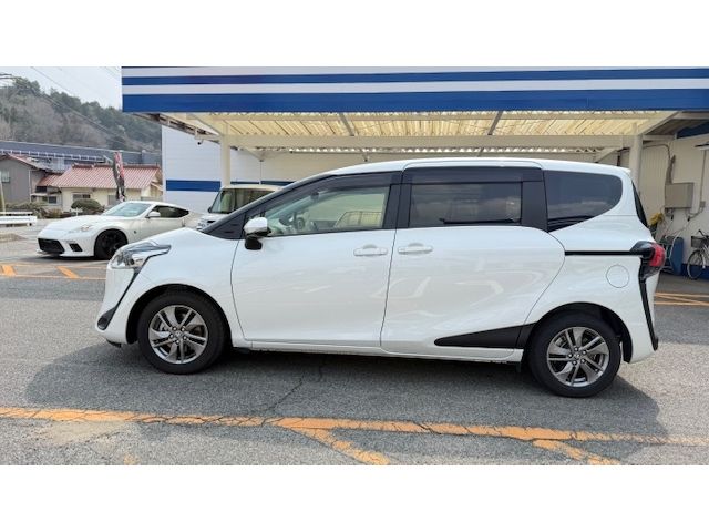 TOYOTA SIENTA HYBRID 2020 Image 31