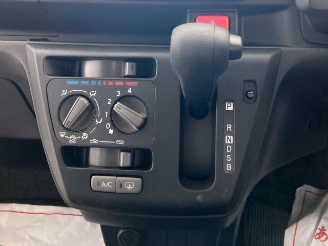 DAIHATSU MIRA E:S 2025 Image 31