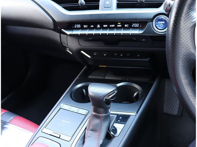 TOYOTA LEXUS UX250H 2020 Image 31