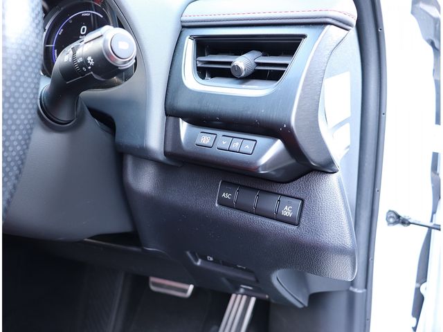 TOYOTA LEXUS UX250H 2020 Image 31