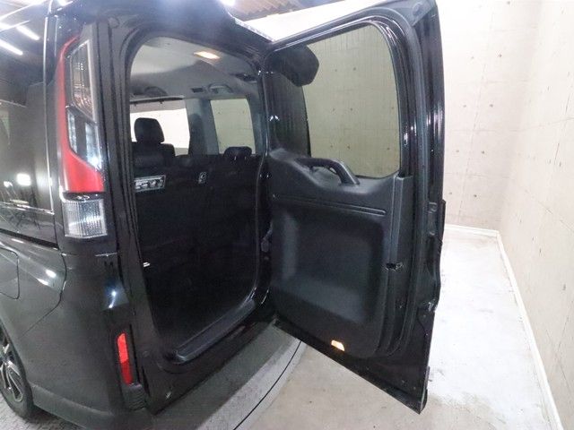 HONDA STEPWAGON 2017 Image 31