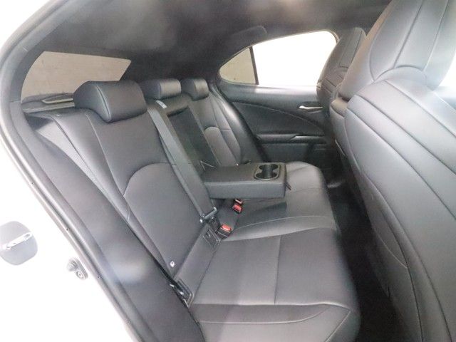 TOYOTA LEXUS UX250H 2019 Image 31