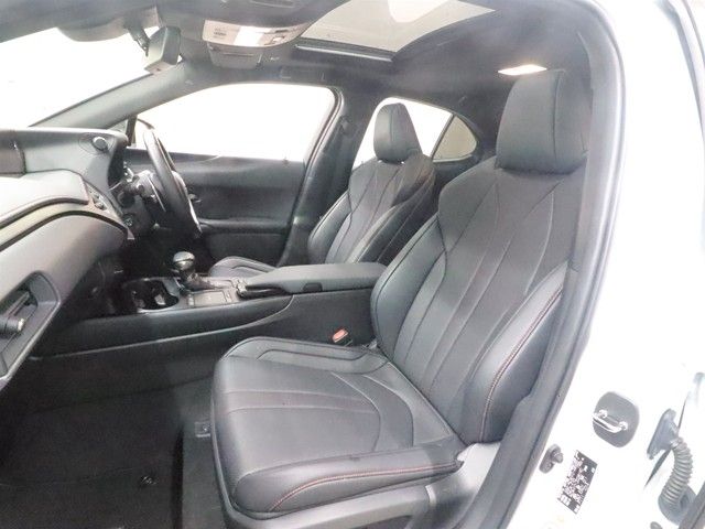 TOYOTA LEXUS UX250H 2019 Image 31