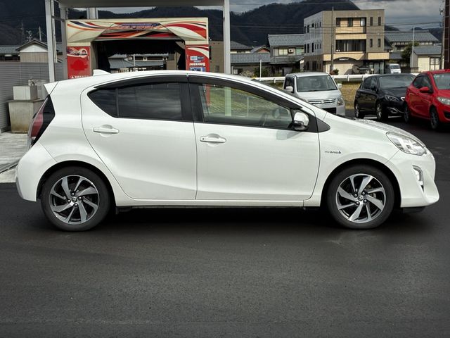 TOYOTA AQUA 2015 Image 31