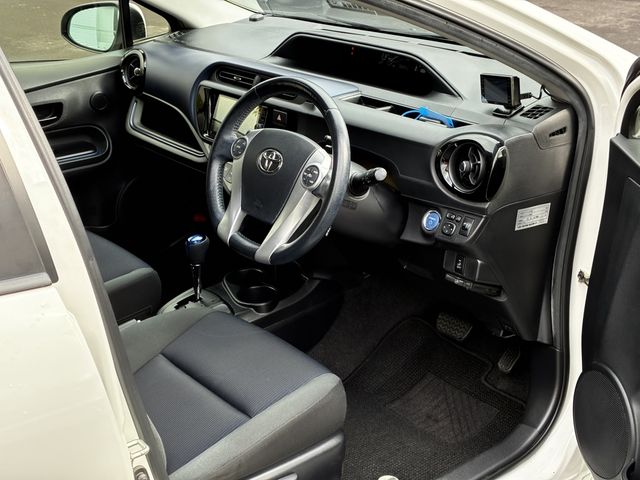 TOYOTA AQUA 2015 Image 31