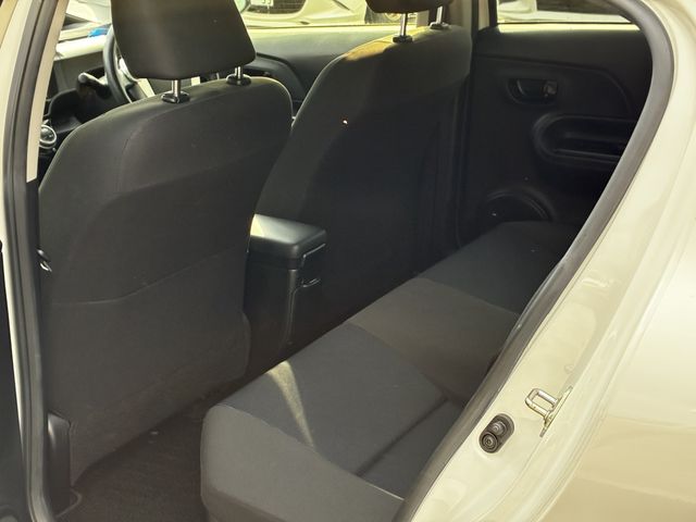 TOYOTA AQUA 2015 Image 31