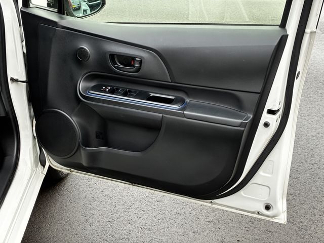 TOYOTA AQUA 2015 Image 31