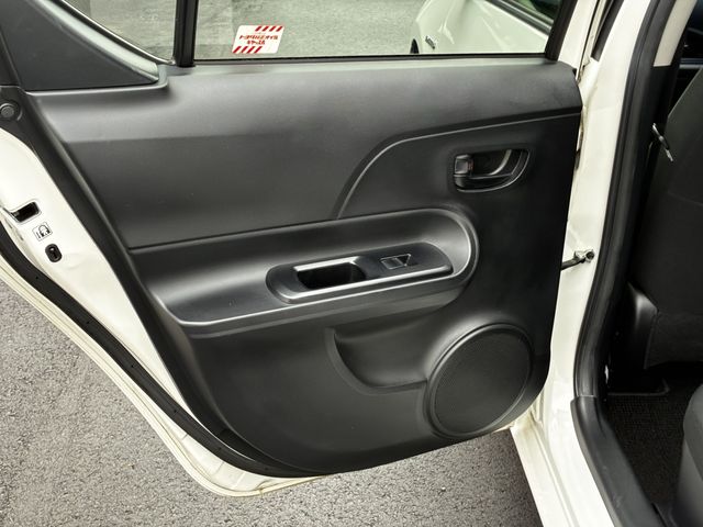 TOYOTA AQUA 2015 Image 31