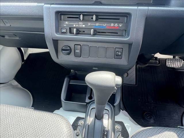 DAIHATSU HIJET TRUCK 4WD 2017 Image 31