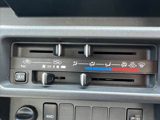 DAIHATSU HIJET TRUCK 4WD 2017 Image 31