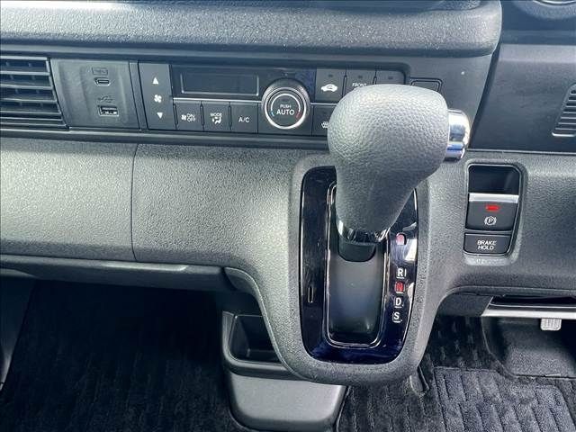 HONDA N BOX CUSTOM 2023 Image 31