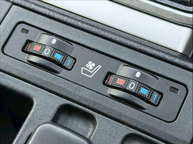 TOYOTA LANDCRUISER PRADO 2018 Image 31