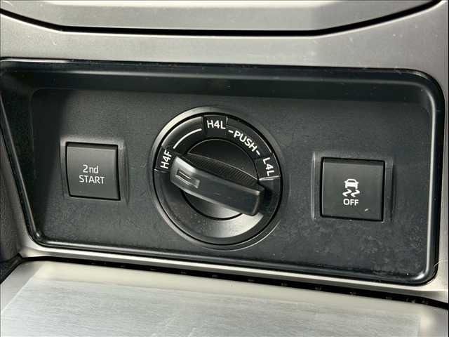 TOYOTA LANDCRUISER PRADO 2018 Image 31