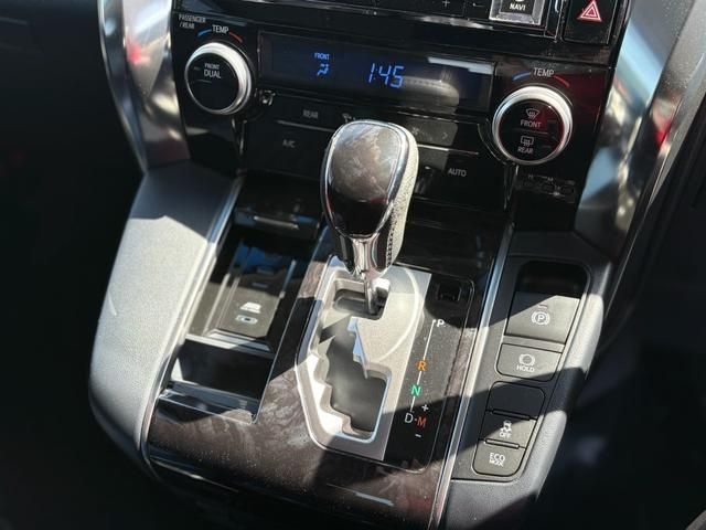 TOYOTA VELLFIRE 2018 Image 31