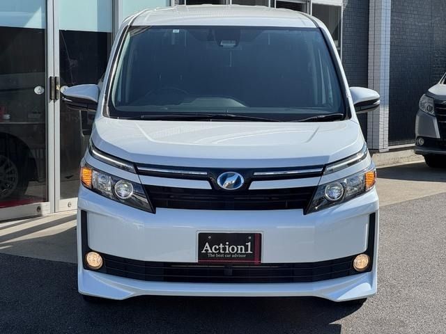 TOYOTA VOXY HYBRID 2017 Image 31