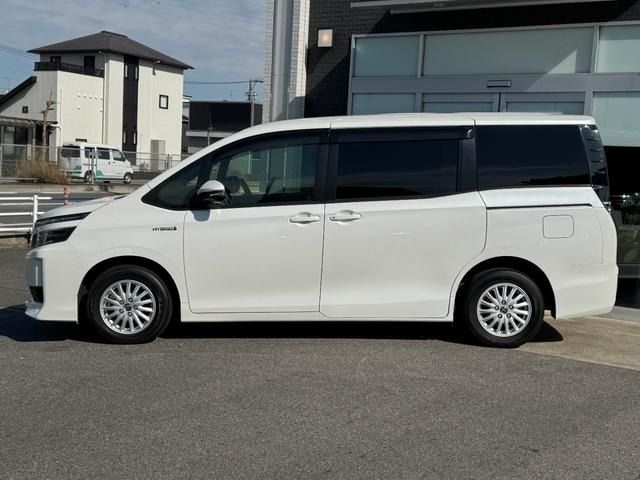 TOYOTA VOXY HYBRID 2017 Image 31