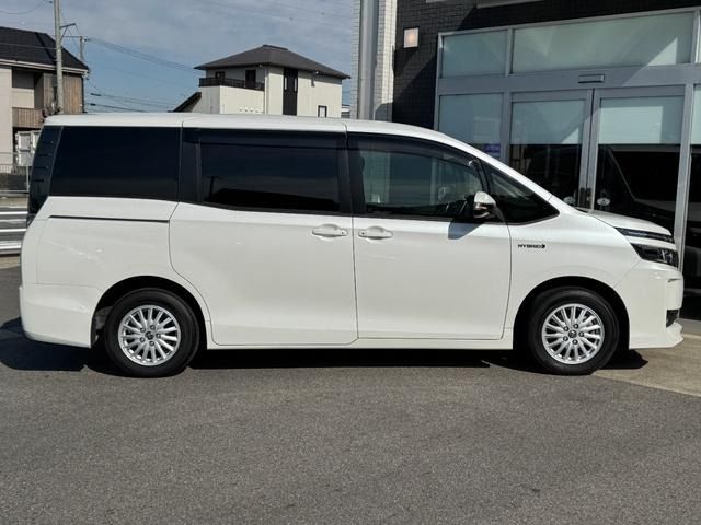 TOYOTA VOXY HYBRID 2017 Image 31
