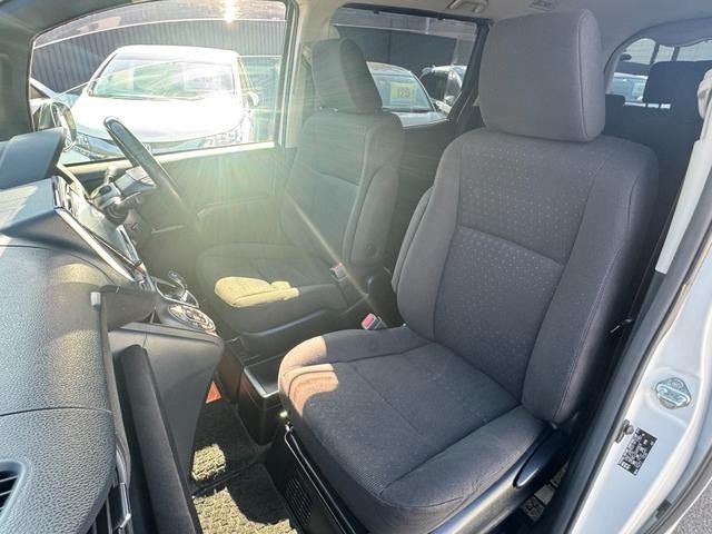 TOYOTA VOXY HYBRID 2017 Image 31