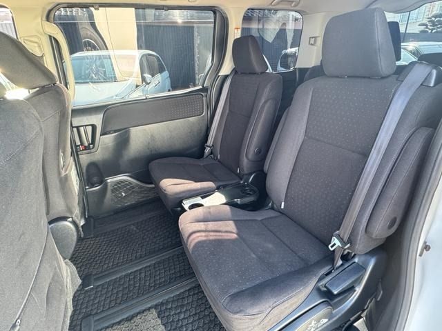 TOYOTA VOXY HYBRID 2017 Image 31