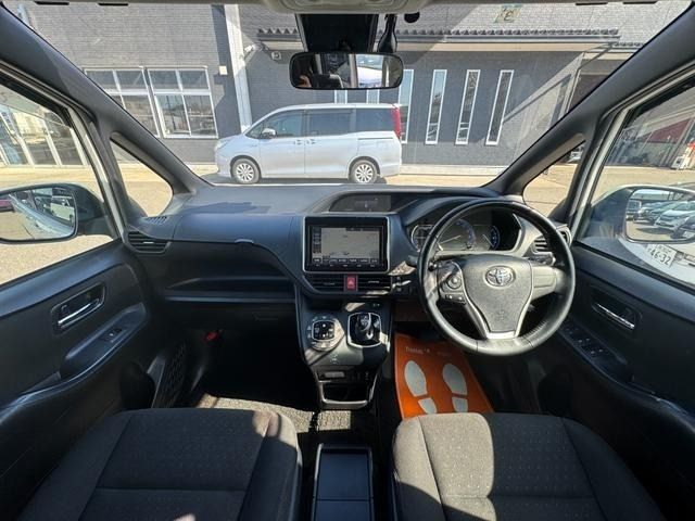 TOYOTA VOXY HYBRID 2017 Image 31