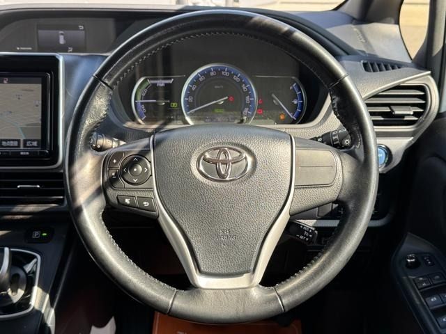 TOYOTA VOXY HYBRID 2017 Image 31