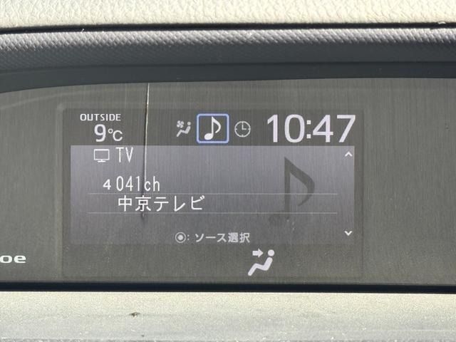 TOYOTA VOXY HYBRID 2017 Image 31