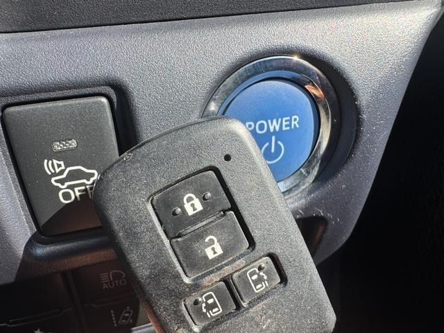 TOYOTA VOXY HYBRID 2017 Image 31