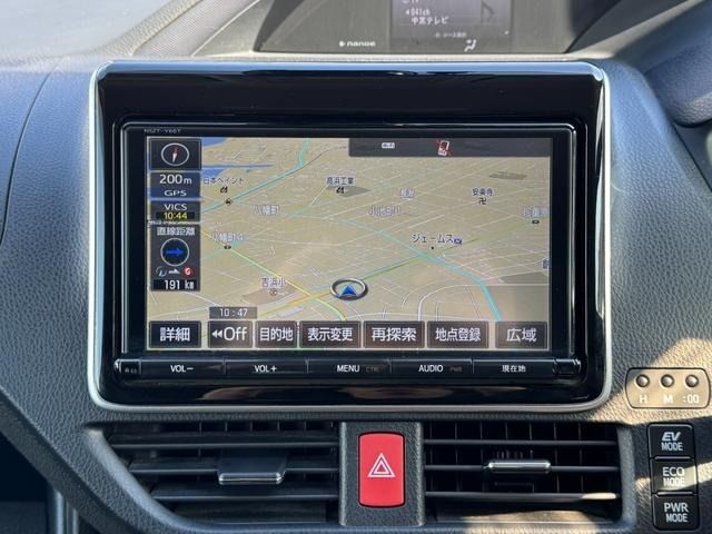 TOYOTA VOXY HYBRID 2017 Image 31