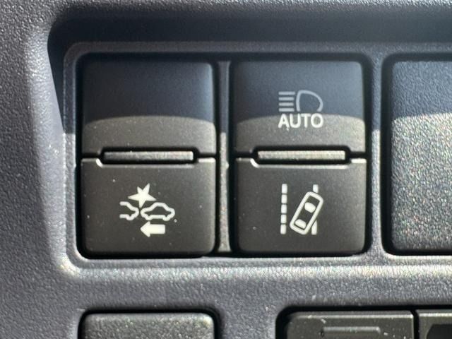 TOYOTA VOXY HYBRID 2017 Image 31