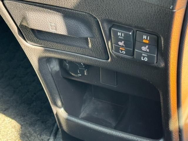 TOYOTA VOXY HYBRID 2017 Image 31